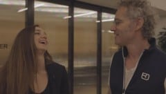 Joviales Interview des von einer Online-Finanzplattform finanzierten YouTube-Kanals „Sourcery“ ...