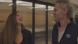 Joviales Interview des von einer Online-Finanzplattform finanzierten YouTube-Kanals „Sourcery“ ...