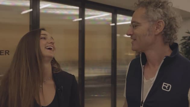 Joviales Interview des von einer Online-Finanzplattform finanzierten YouTube-Kanals „Sourcery“ ...