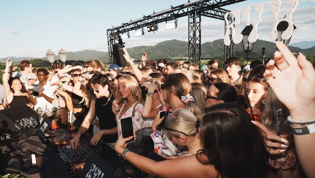 Auf der Burg Taggenbrunn legte heuer sogar DJ Levi auf – organisiert vom Kärntner Unternehmen ...