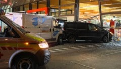 Ein Lenker kam von der Straße ab, erwischte ein anderes Auto, dieses erfasste die Kroatin (42).