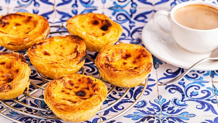Eine der besten Pastéis de Nata Lissabons gibt es im Café Castro.