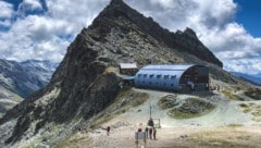 Die Stüdlhütte, Zwischenstation für viele Bergsteiger bei einer Tour auf den Großglockner.