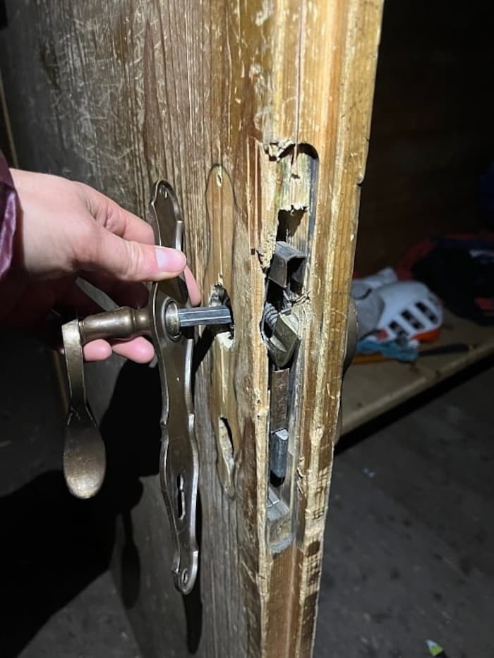 Türen des Winterraums wurden aufgebrochen.