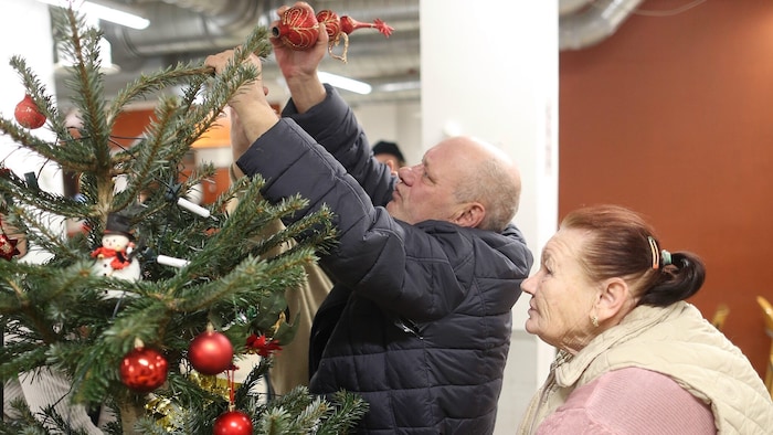 Die Spenden aus dem „umgekehrten Adventkalender“ werden zu Packerln für das Weihnachtsfest im ...