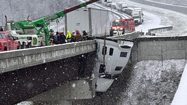 Aus dem Führerhaus dieses Trucks konnte der Fahrer rechtzeitig gerettet werden.