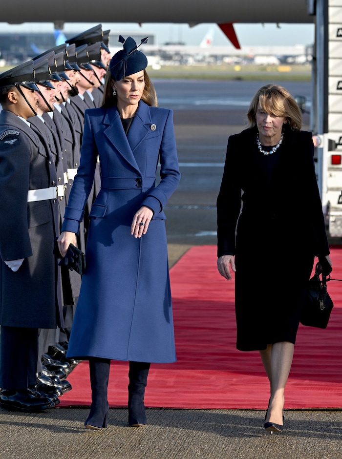 Kate sah in dem blauen Mantel und dem passenden Fascinator wie immer fantastisch aus!