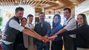 Andreas Tröster Die ganze Familie packt im Neubergerhof an: Martin und Manuela, die Seniorchefs Maria und ...