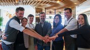 Die ganze Familie packt im Neubergerhof an: Martin und Manuela, die Seniorchefs Maria und ...