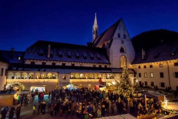 Die Kartause Gaming im weihnachtlichen Glanz.