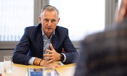 Peter Weinelt, Generaldirektor der Wiener Stadtwerke, im Gespräch mit „Krone“-Redakteur Philipp ...