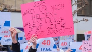 Arbeiter und Angestellte der Ordensspitäler kämpfen für eine Arbeitszeitverkürzung und eine ...