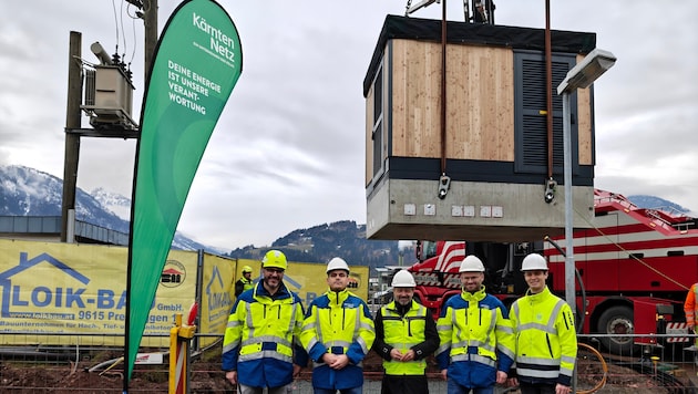 Gemeinsam mit den Energieprofis von Koopmann wurde bei Kötschach die Trafostation aus Holz ...