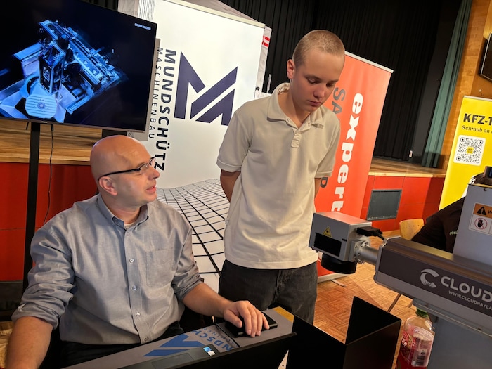 Die Firma Mundschütz fertigte für ihre Bewerber Schlüsselanhänger.