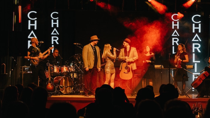 Niko und Simon bei ihrem Auftritt mit Charlien