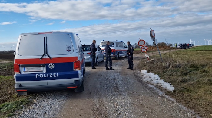 „Verein gegen Tierfabriken“ fotografierte Fahrzeuge.