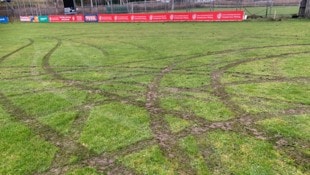 Der frisch sanierte Rasen wurde mit dem BMW „umgepflügt“.