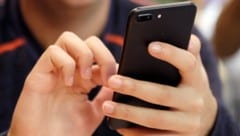 Ein Lehrer soll heimlich Aufnahmen angefertigt haben (Symbolbild). 