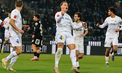 Doppelpacker Nikolai Baden Frederiksen jubelt über den WSG-Sieg bei Meister SK Sturm Graz …
