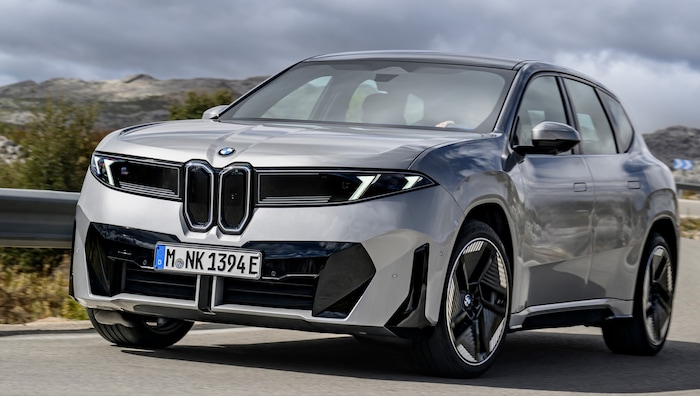 Der BMW iX3 glänzt nicht nur mit Hightech, sondern auch mit feiner Fahrdynamik.