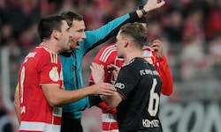 Rani Khedira (l.) in der Diskussion mit Joshua Kimmich