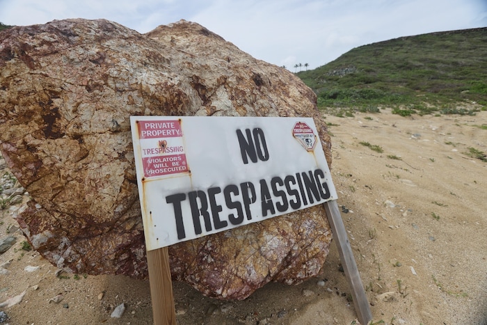 Dieses Schild auf der Insel Little St. James weist darauf hin, dass es sich um Privatgelände ...