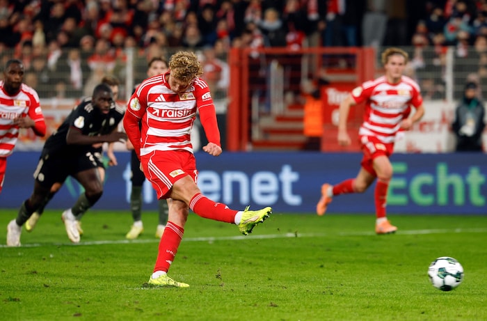 Zweimal Querfeld, zweimal unten links, zweimal Tor