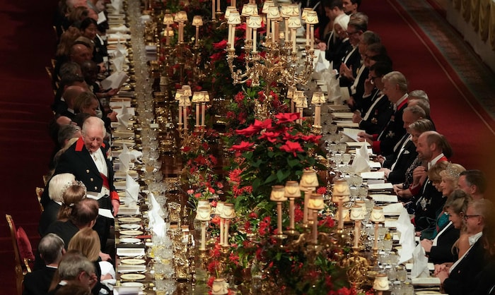 In Schloss Windsor wurde eine lange Tafel aufgebaut.