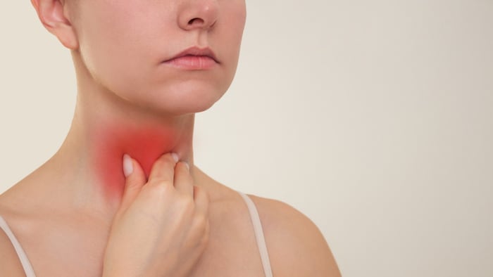 Kratzen, veränderte Stimme, Schluckbeschwerden sind erste Symptome. Rasche gegensteuern!