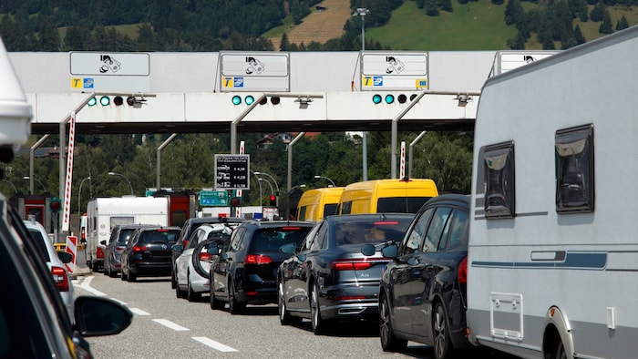 Kleine Wermutstropfen, wenn man am Weg in den Süden im Stau steht – dann gibt es nämlich Geld ...