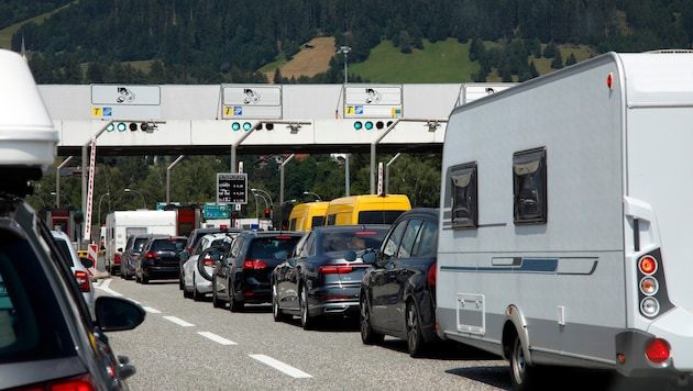 Kleine Wermutstropfen, wenn man am Weg in den Süden im Stau steht – dann gibt es nämlich Geld ...