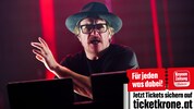 So kennt und liebt man Parov Stelar aka Marcus Füreder: Live in Action – bald auch in der Wiener ...