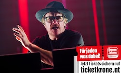 So kennt und liebt man Parov Stelar aka Marcus Füreder: Live in Action – bald auch in der Wiener ...