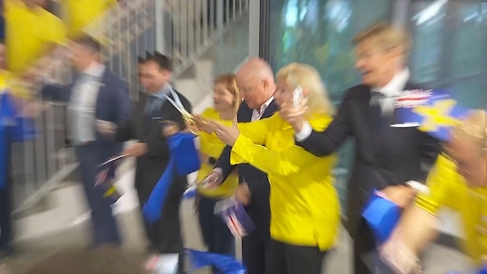 Der Andrang bei der Eröffnung der ersten IKEA-Filiale war groß.