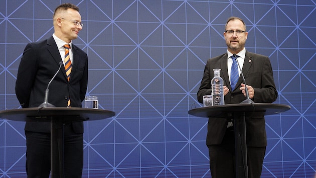 Von links: Ungarns Außenminister Peter Szijjártó und FPÖ-Generalsekretär Christian Hafenecker