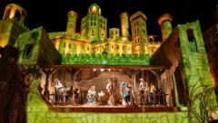 Eine spektakuläre Show-Projektion erweckt die Krippenfiguren auf der Seebühne zum Leben.
