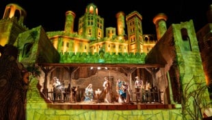 Eine spektakuläre Show-Projektion erweckt die Krippenfiguren auf der Seebühne zum Leben.