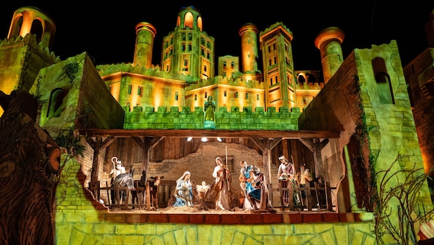 Eine spektakuläre Show-Projektion erweckt die Krippenfiguren auf der Seebühne zum Leben.