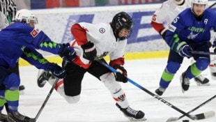 Paul Sintschnig (Mi.) und Österreichs U18 steigen jetzt doch nicht in die B-Gruppe auf.