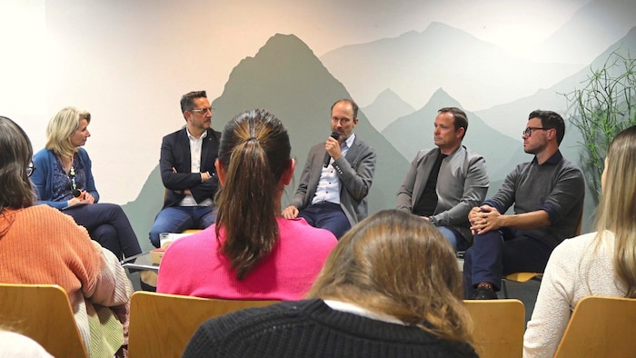 Alois Rainer, David Mölk, Romed Giner und Matthias Stefan (von links) nahmen auf dem Podium ...