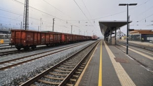 Am Bahnhof Hall, allerdings im Verschubbereich, passierte der Vorfall.