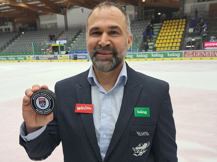 Pierre Allard mit dem Matchpuck.