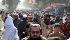 Eine riesige Menschenmenge verfolgte die Hinrichtung in einem Sportstadion.