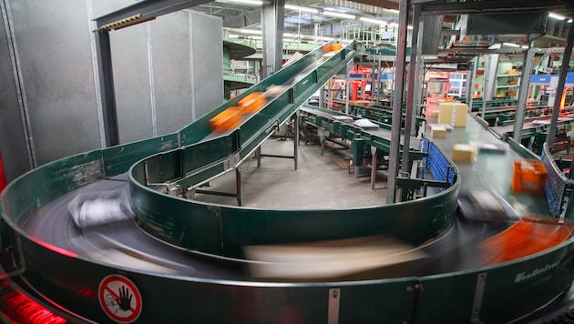 In Salzburg werden in den Verteilzentren in Wals und Thalgau in der Weihnachtszeit 100.000 ...