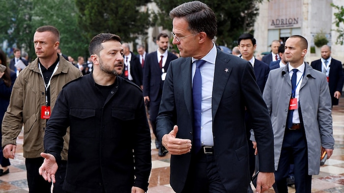 Von links: Der ukrainische Präsident Wolodymyr Selebskyj und NATO-Generalsekretär Mark Rutte