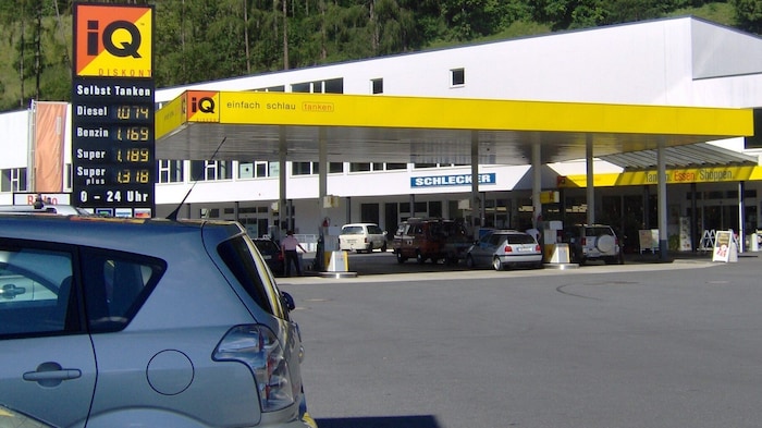Die Julius Stiglechner GmbH betrieb auch die eigene Tankstellenmarke iQ.