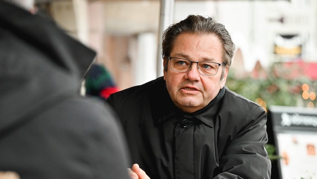 Die „Krone“ traf den Arzt Michael Stelzl in Linz zum Interview. Er vertritt in der Ärztekammer ...