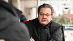 Die „Krone“ traf den Arzt Michael Stelzl in Linz zum Interview. Er vertritt in der Ärztekammer ...