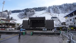 Die riesige Bühne im Zielstadion der Planai wird am Freitag beben.