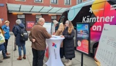 Viele Kärntner informieren sich über die neuen Abfahrtszeiten.